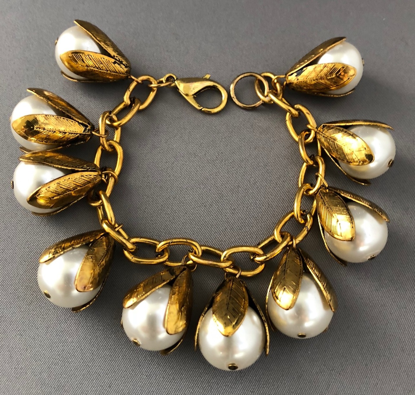 Tulip Drops Pearls Bracelet