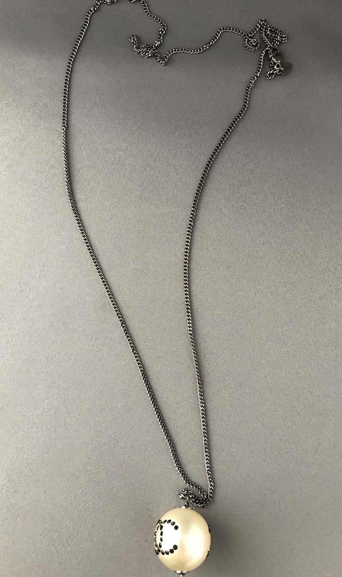 CHANEL Chain Necklace in Ruthenium and Pearl Pendant