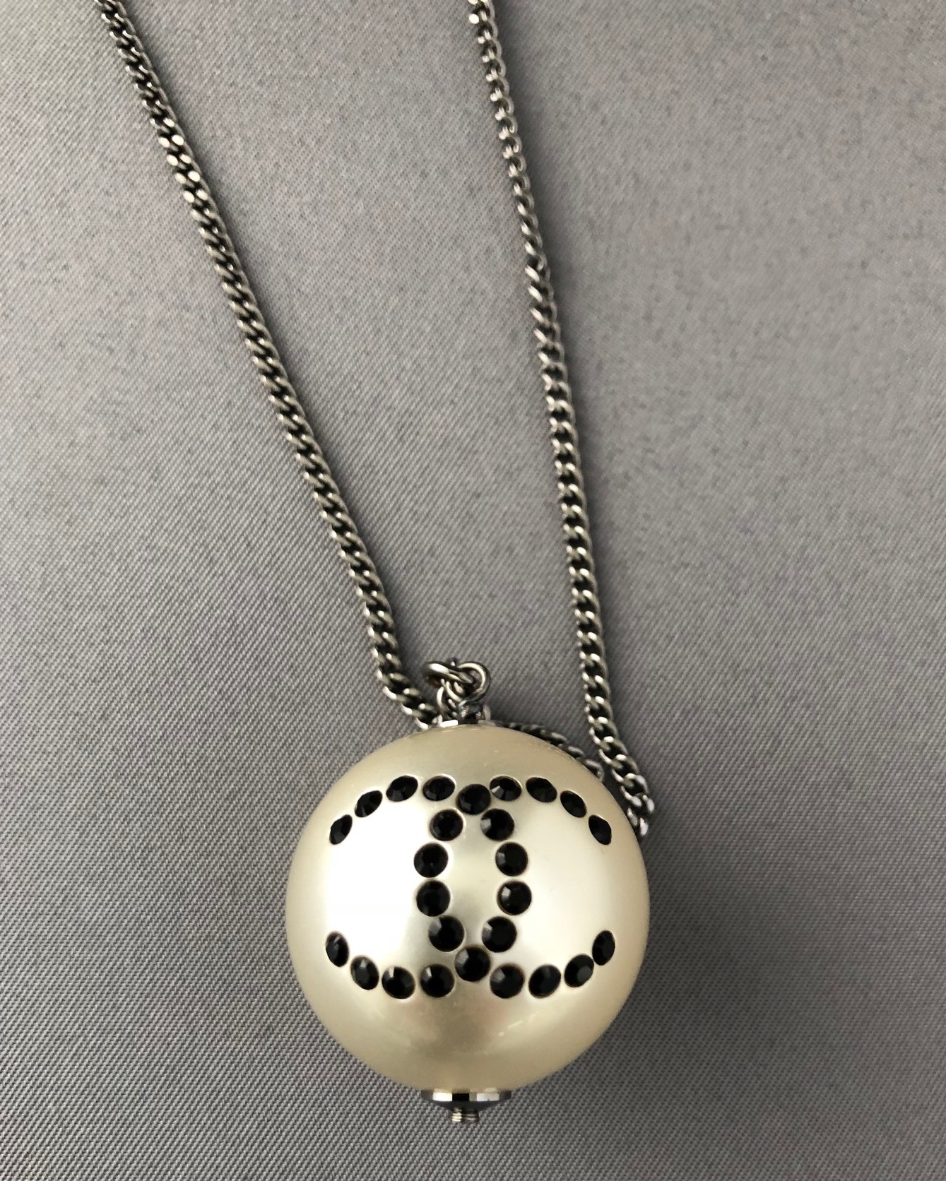 CHANEL Chain Necklace in Ruthenium and Pearl Pendant