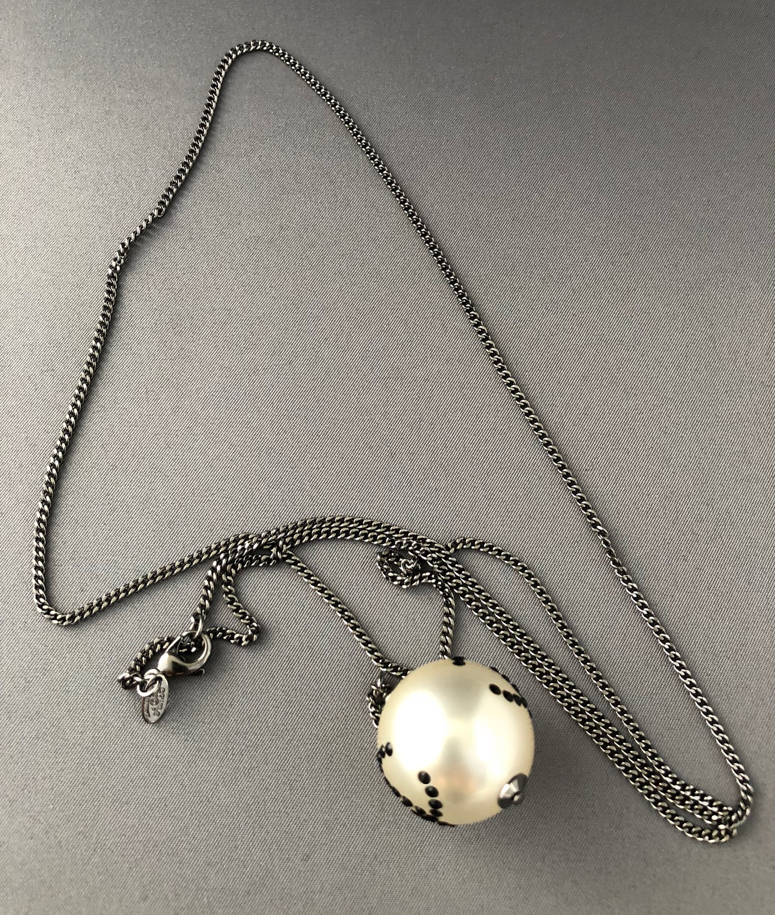 CHANEL Chain Necklace in Ruthenium and Pearl Pendant