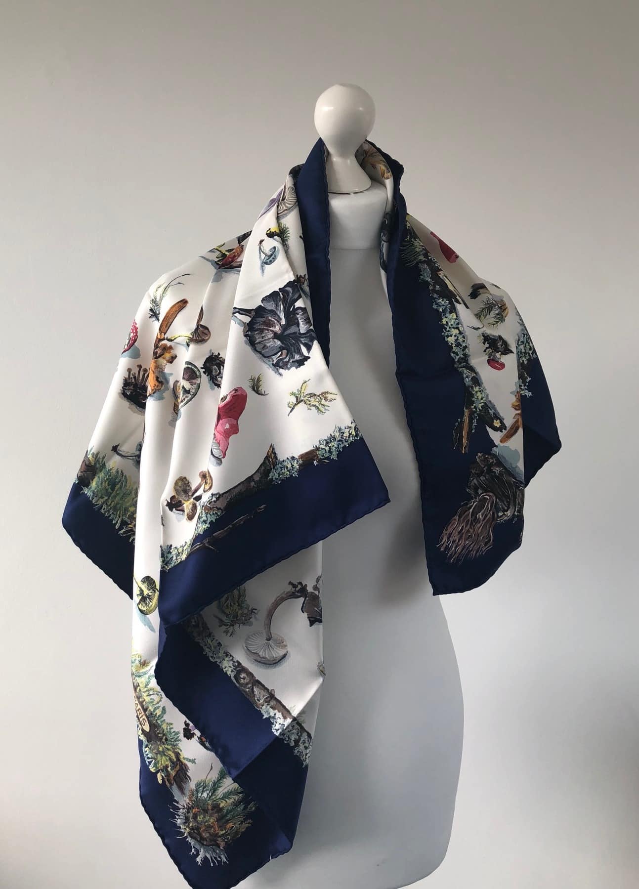 HERMÈS Paris Silk Scarf Champignons Mushrooms By Françoise de la Perrière 1986