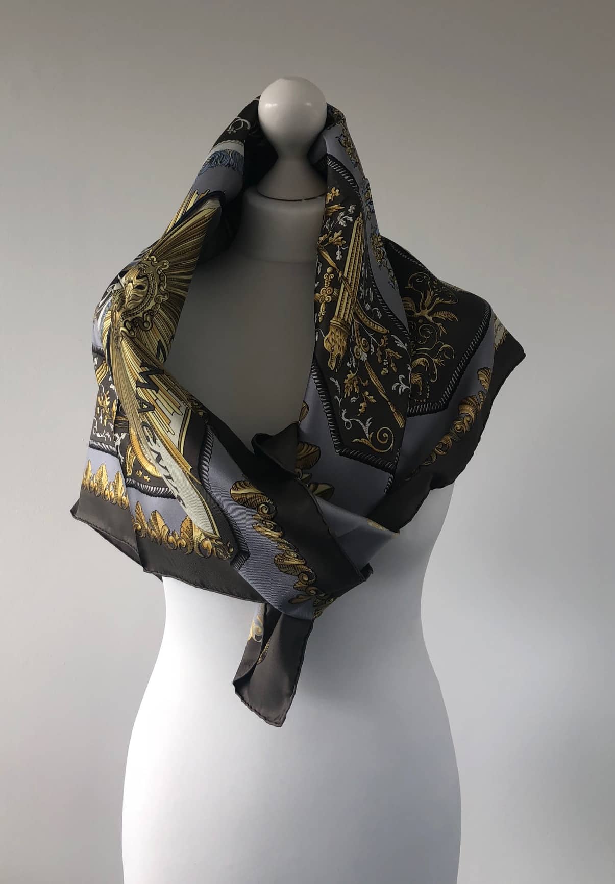 HERMÈS Carré Square Scarf ‘Louis XIV Versailles’ Ludovicus Magnus - Image 3