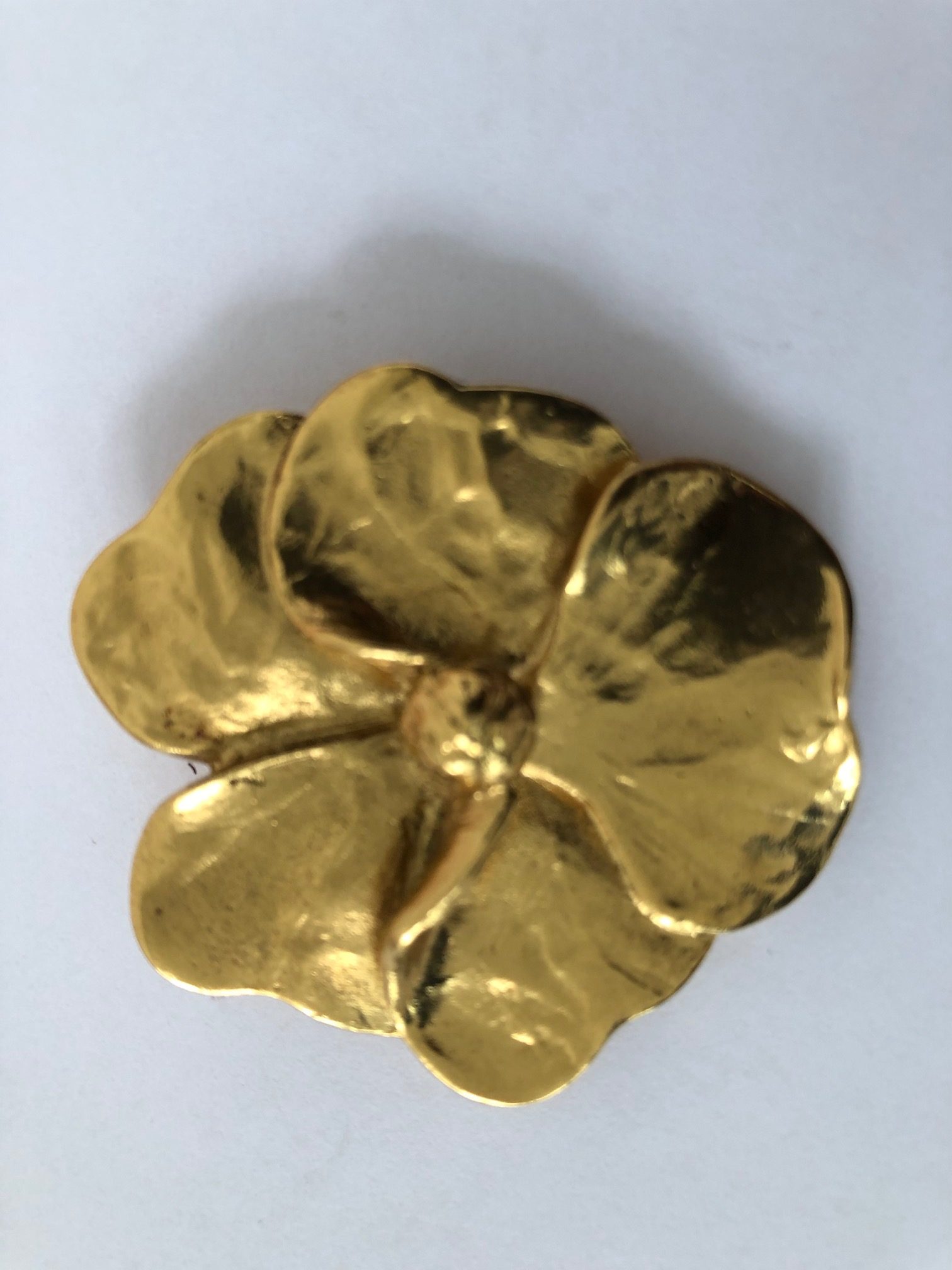 YSL YVES SAINT-LAURENT Golden 5-leaf clover Women's Brooches & Pins