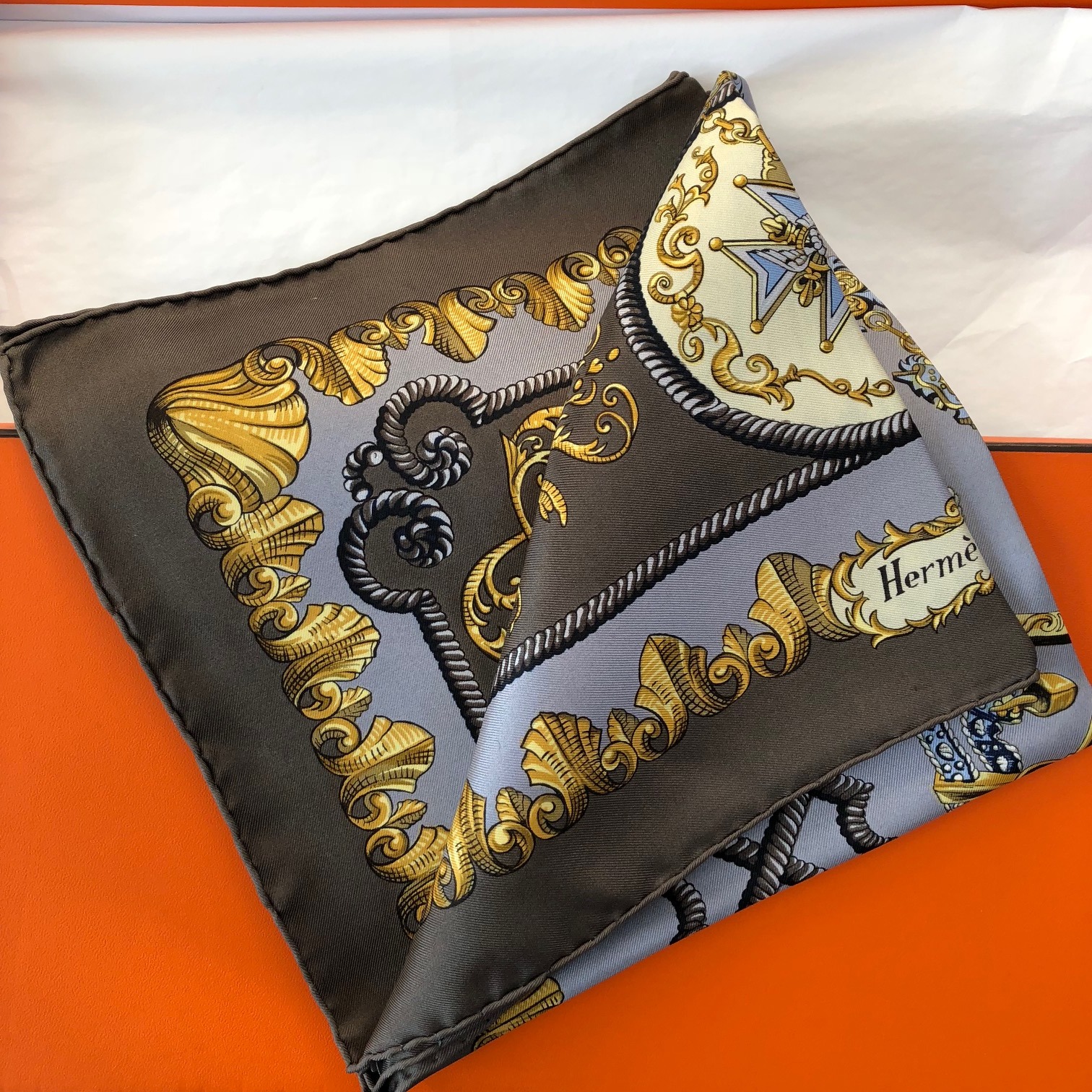 HERMÈS Carré Square Scarf ‘Louis XIV Versailles’ Ludovicus Magnus - Image 7