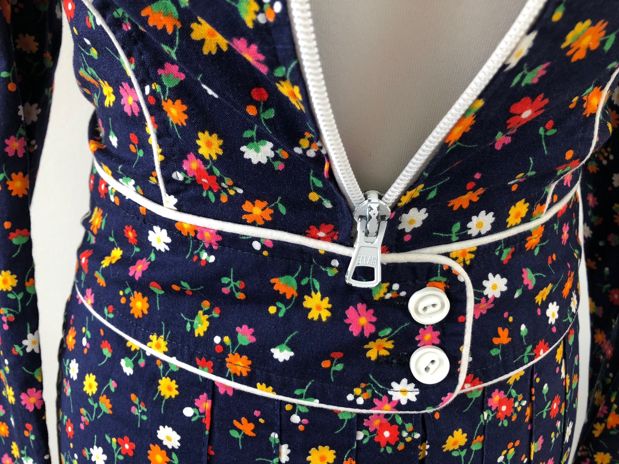 1970s French Floral Vintage Jacket and Mini Skirt - Image 6