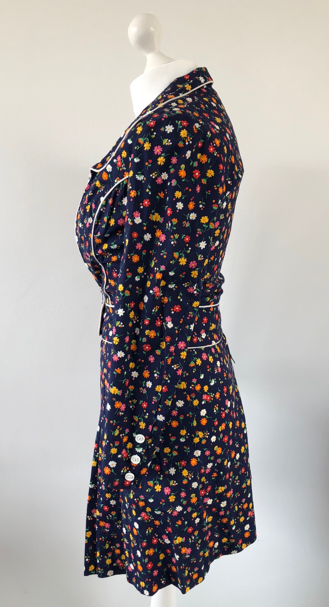 1970s French Floral Vintage Jacket and Mini Skirt - Image 8