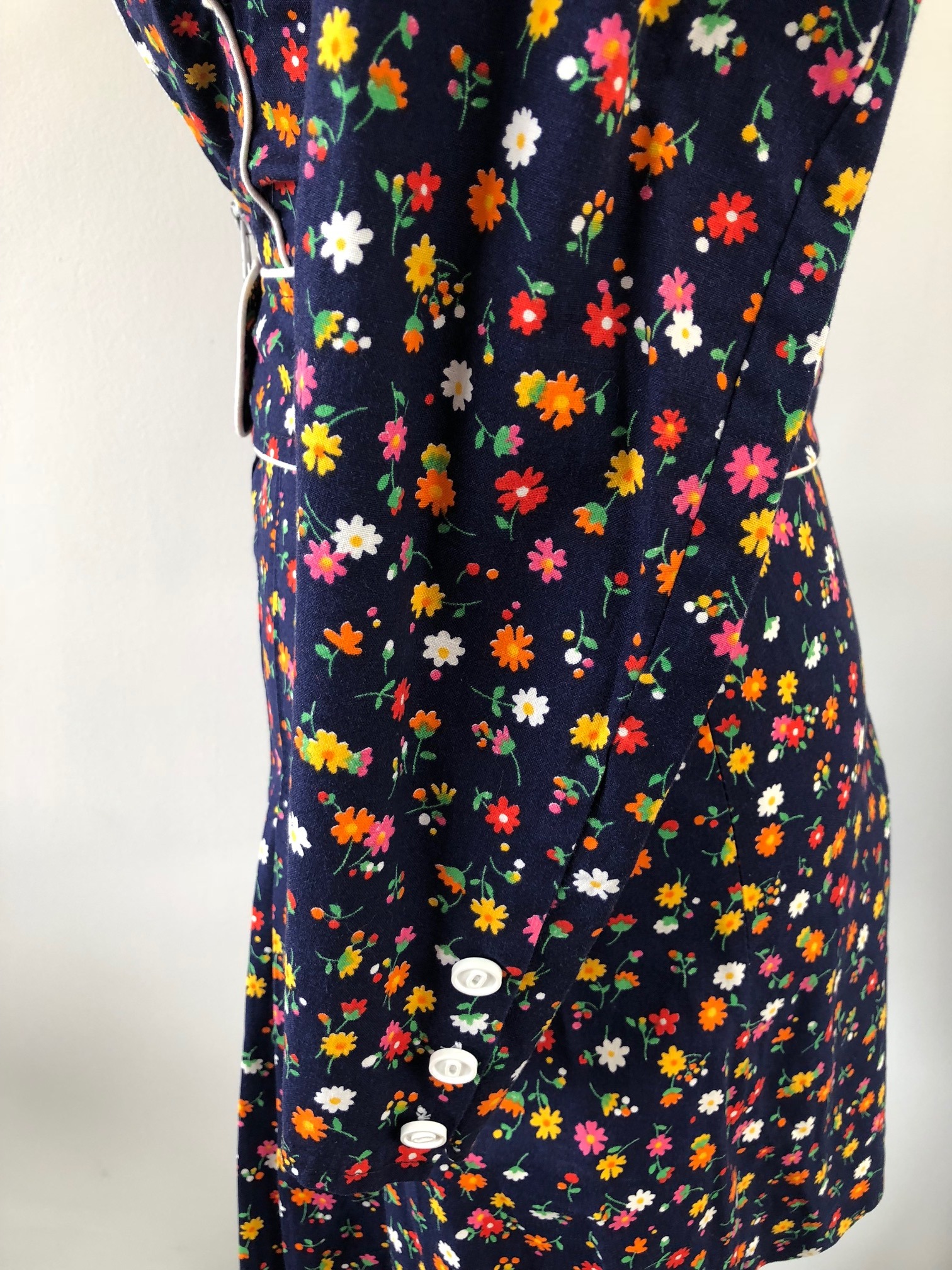 1970s French Floral Vintage Jacket and Mini Skirt - Image 9