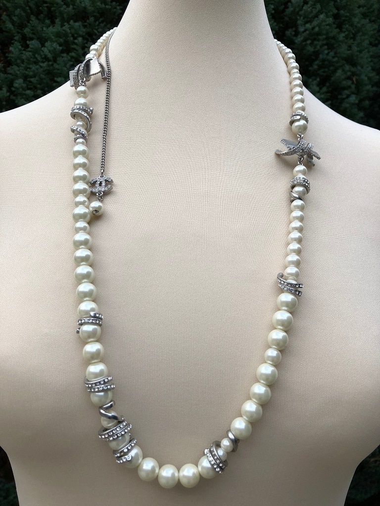CHANEL Interlocking CC Pearl Necklace Crystal Spiral