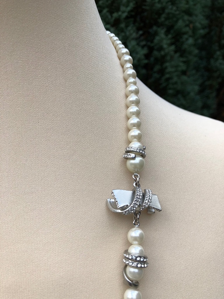 CHANEL Interlocking CC Pearl Necklace Crystal Spiral - Image 5