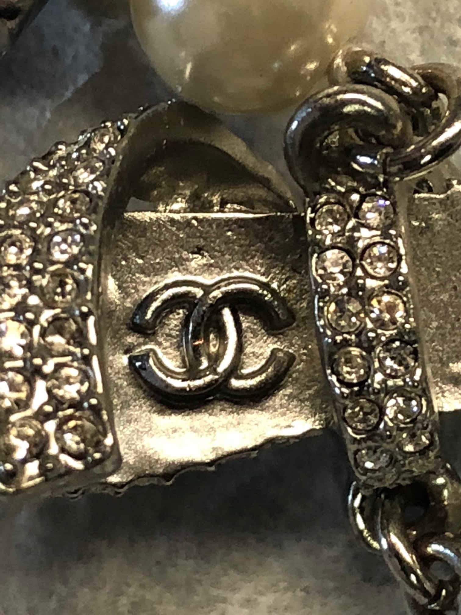 CHANEL Interlocking CC Pearl Necklace Crystal Spiral - Image 9