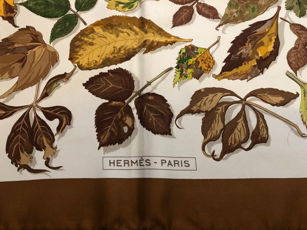 HERMES Feuilles d’Automne Silk Scarf - Image 9