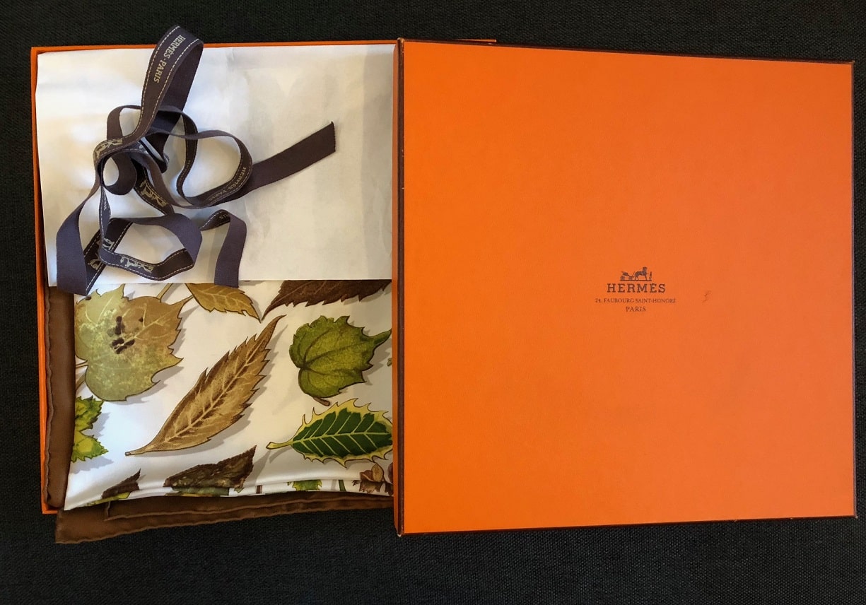 HERMES Feuilles d’Automne Silk Scarf - Image 3