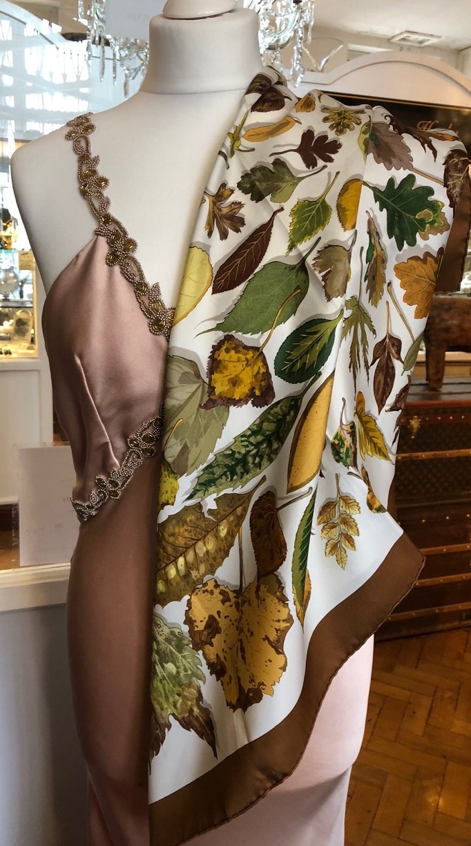 HERMES Feuilles d’Automne Silk Scarf - Image 4