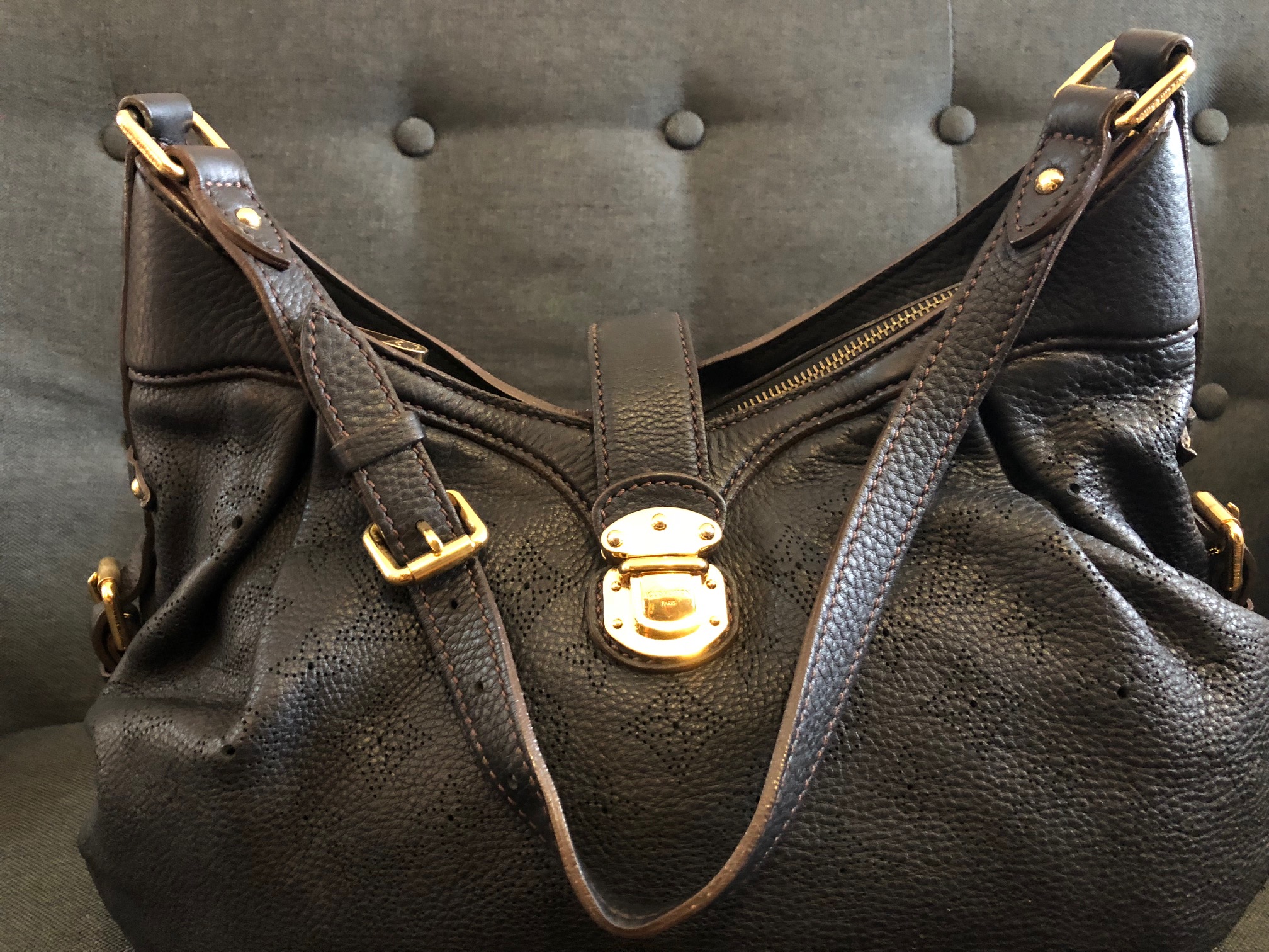 LOUIS VUITTON Monogram Mahina Shoulder Bag Black - Image 5