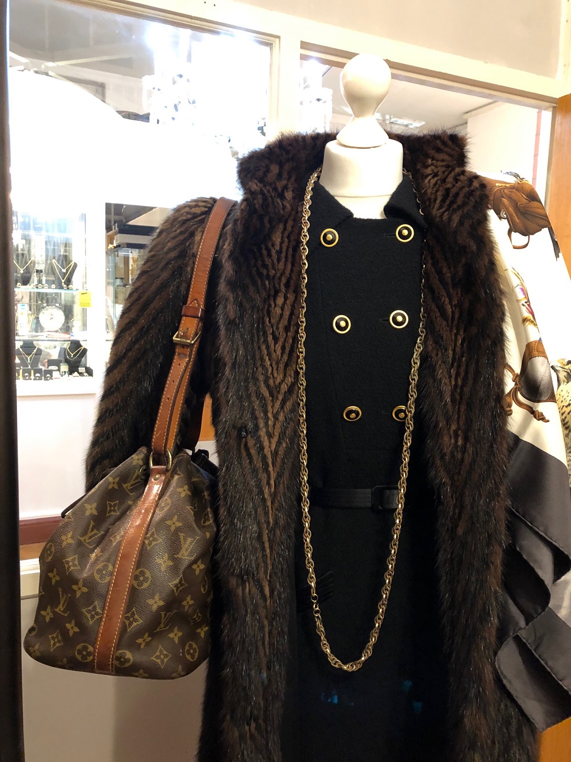 LOUIS VUITTON Noé Crossbody Bag - Image 5