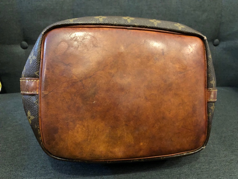 LOUIS VUITTON Noé Crossbody Bag - Image 8