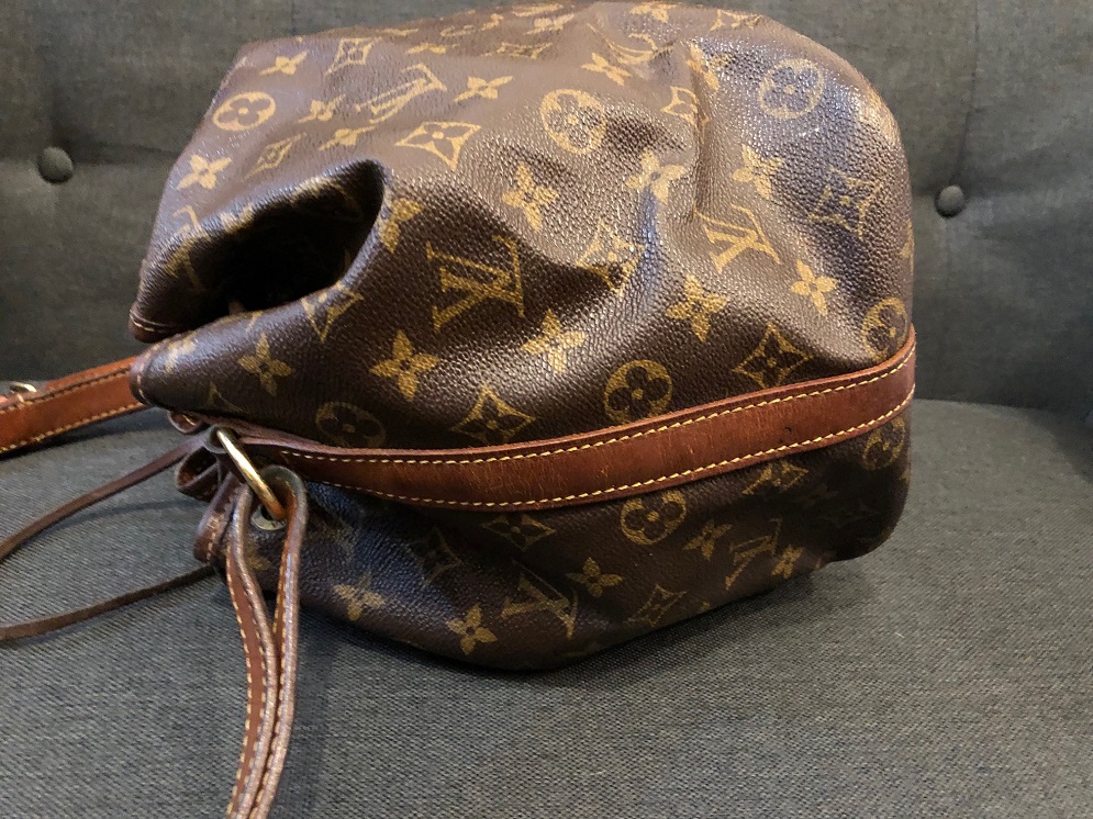 LOUIS VUITTON Noé Crossbody Bag - Image 9