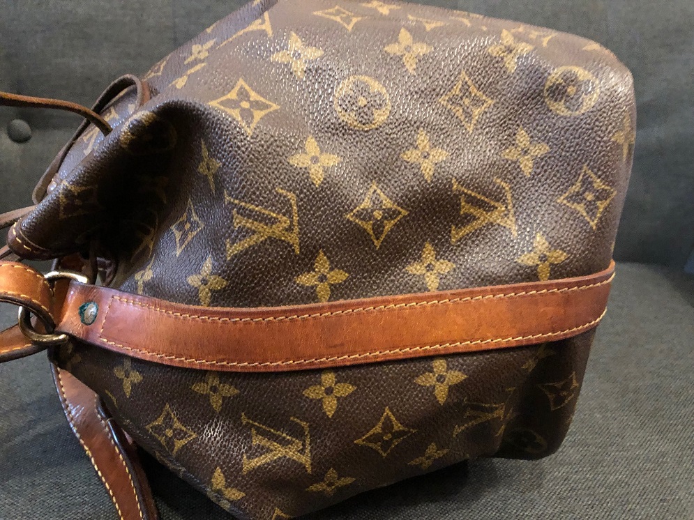 LOUIS VUITTON Noé Crossbody Bag - Image 10