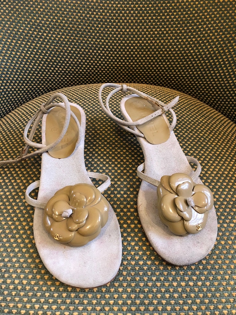 CHANEL Sandals Grey Small Heels - Image 2