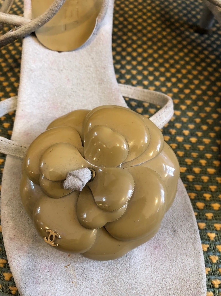 CHANEL Sandals Grey Small Heels - Image 3