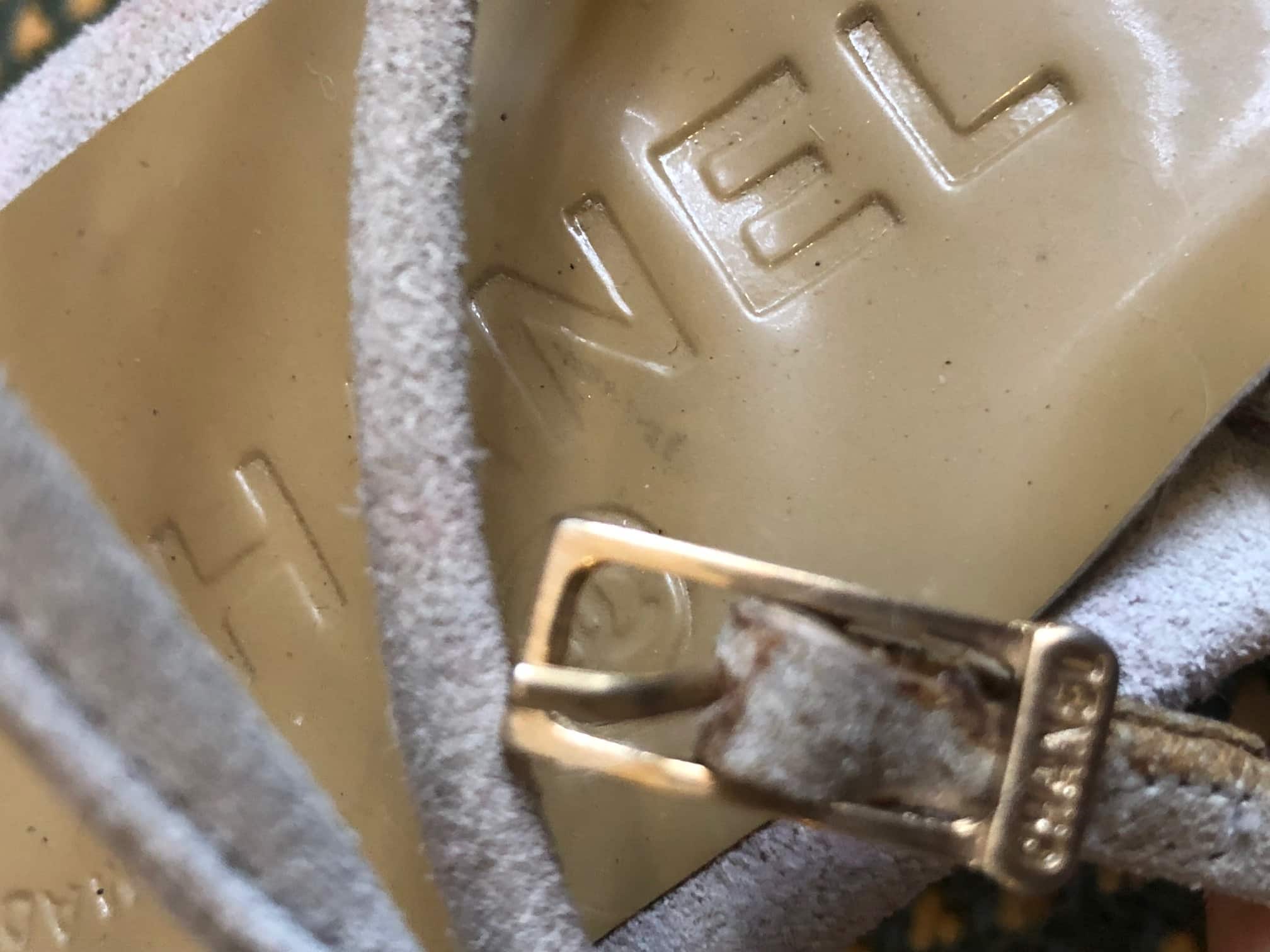 CHANEL Sandals Grey Small Heels - Image 7