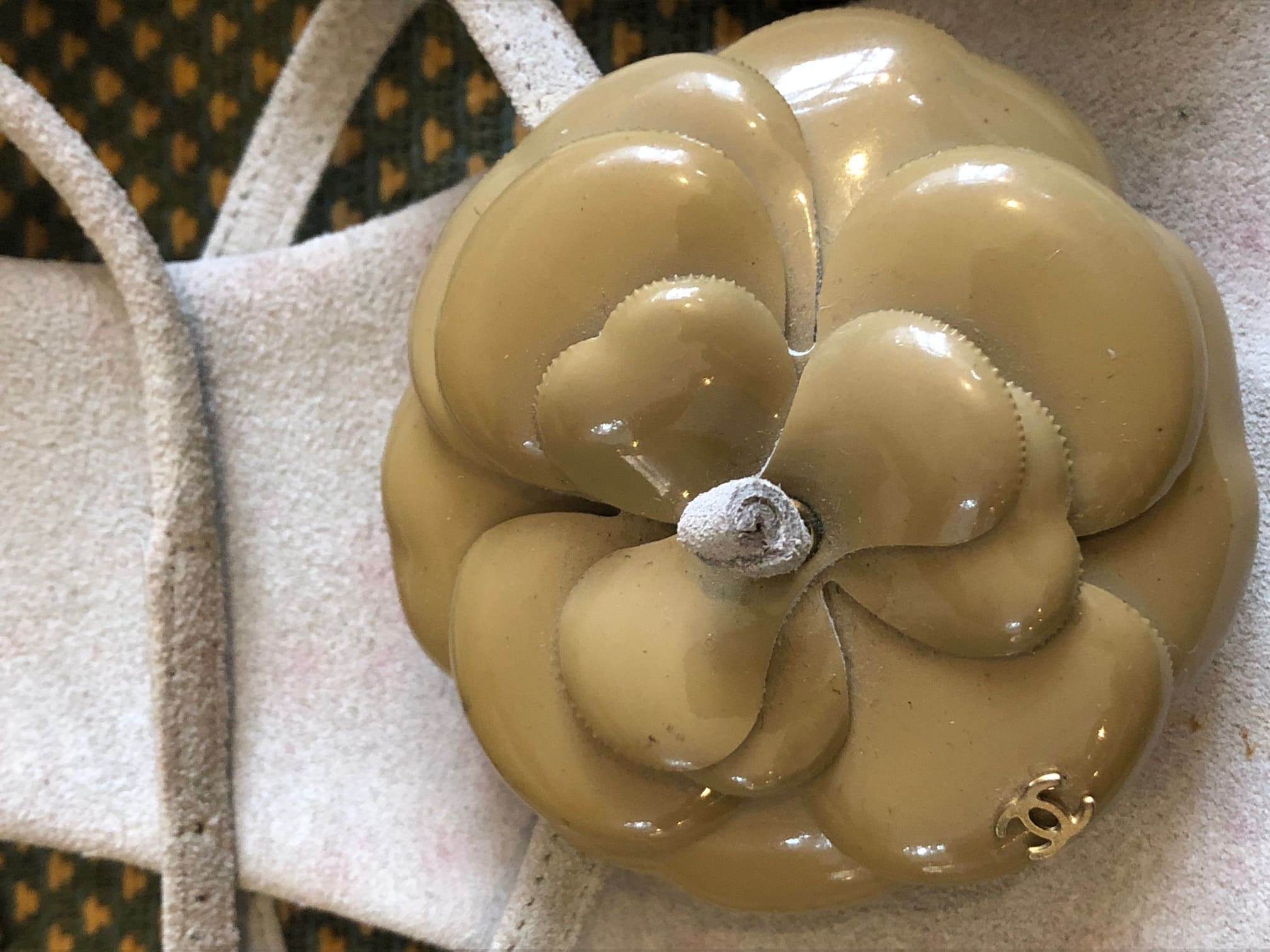 CHANEL Sandals Grey Small Heels - Image 4