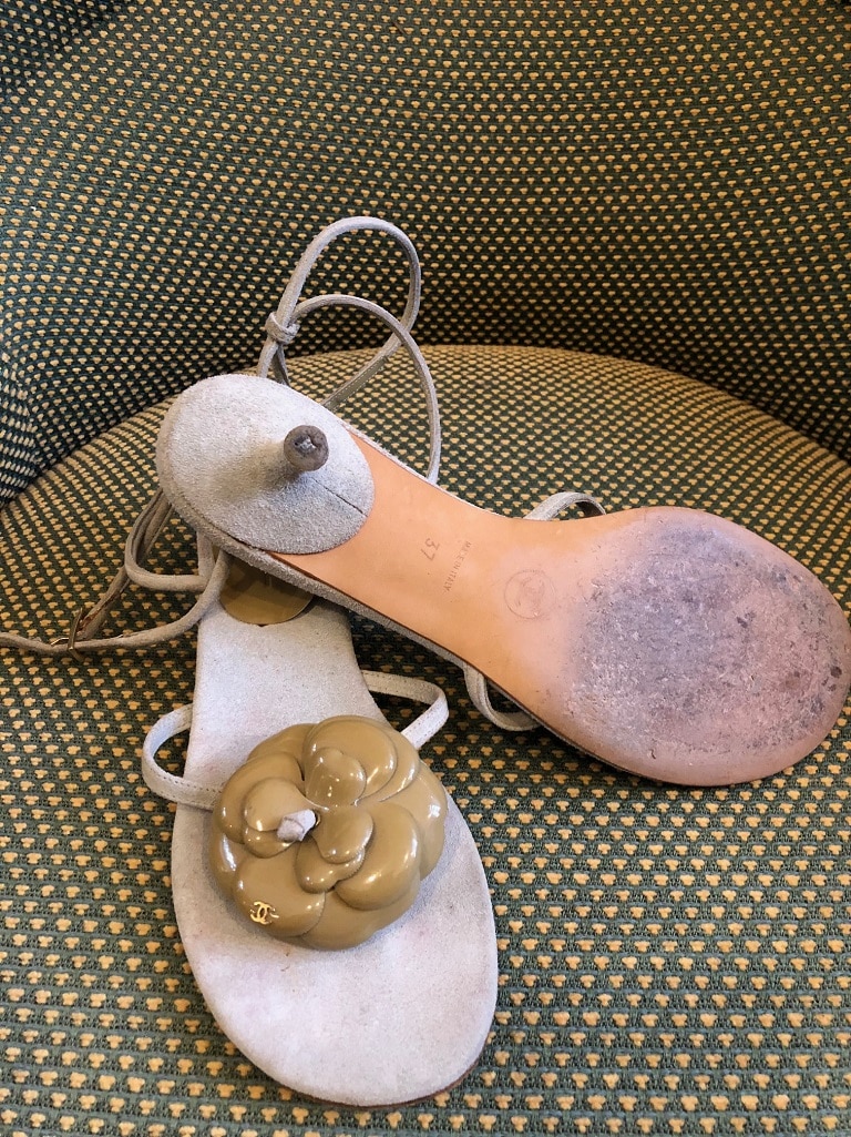 CHANEL Sandals Grey Small Heels - Image 9