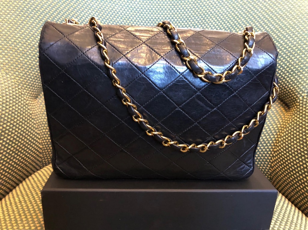 CHANEL Timeless V-Stitch Double Chain Shoulder Bag VERY RARE - Image 4