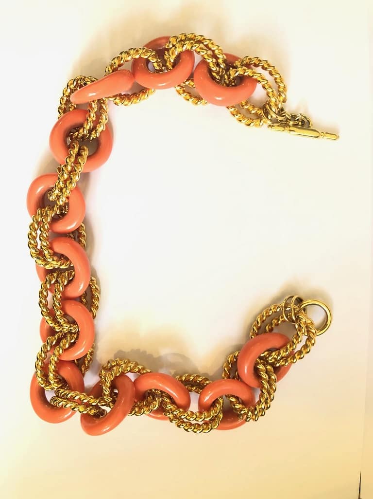 Designer Gold Interlocking Chain Coral Necklace - Image 4
