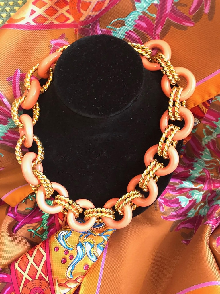 Designer Gold Interlocking Chain Coral Necklace - Image 6