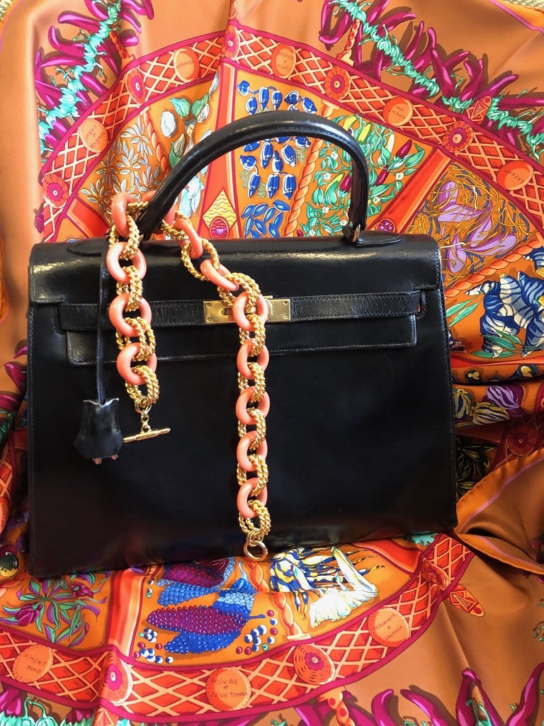 Designer Gold Interlocking Chain Coral Necklace - Image 2