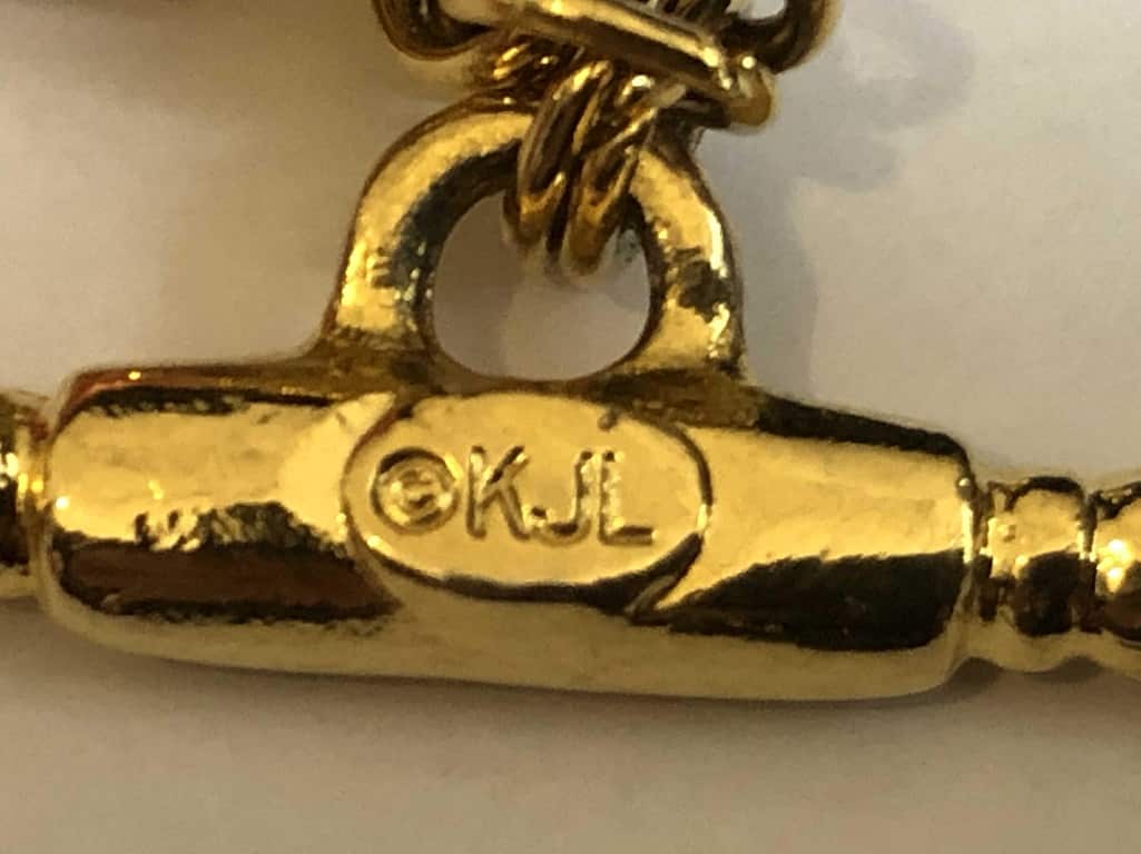 Designer Gold Interlocking Chain Coral Necklace - Image 8