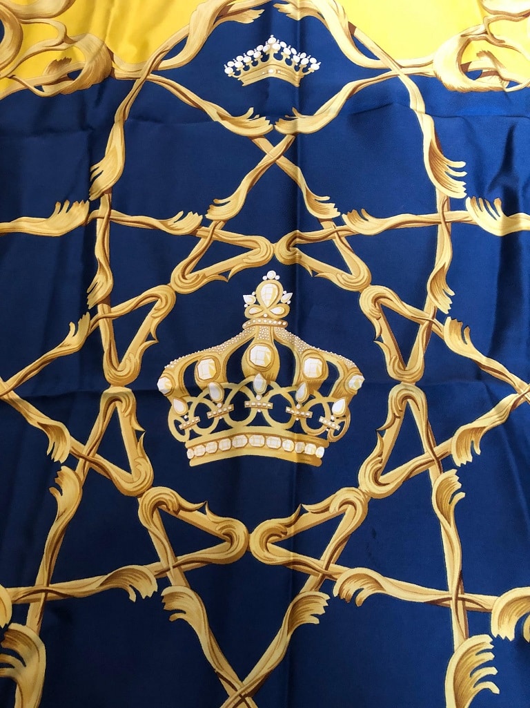 HERMÈS Rare Crowns Couronnes Silk Scarf in Gold and Royal Blue Circa 1969 W/Box - Image 5