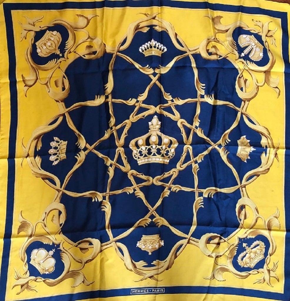 HERMÈS Rare Crowns Couronnes Silk Scarf in Gold and Royal Blue Circa 1969 W/Box - Image 2