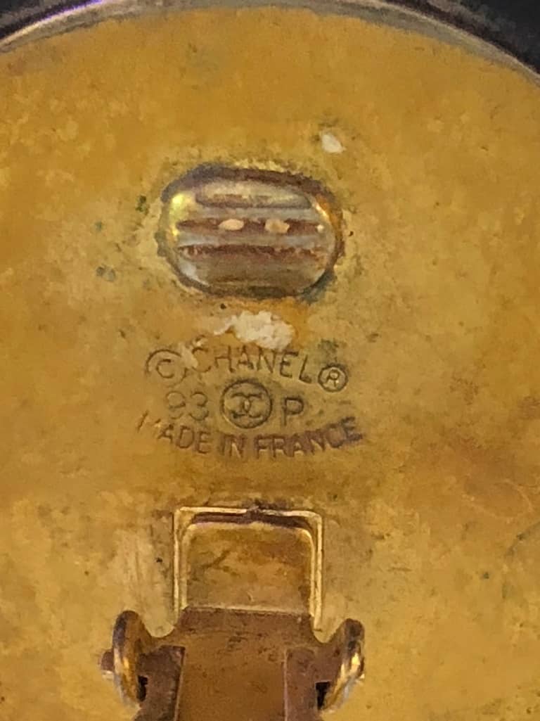 Chanel 1993 CC Logo Large Button Earrings Black Bakelite - Image 6