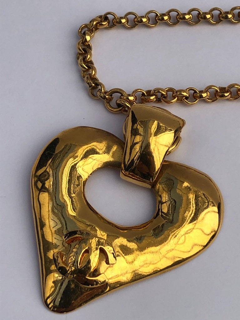 CHANEL Large CC Heart Pendant Chain Necklace 1993 - Image 9