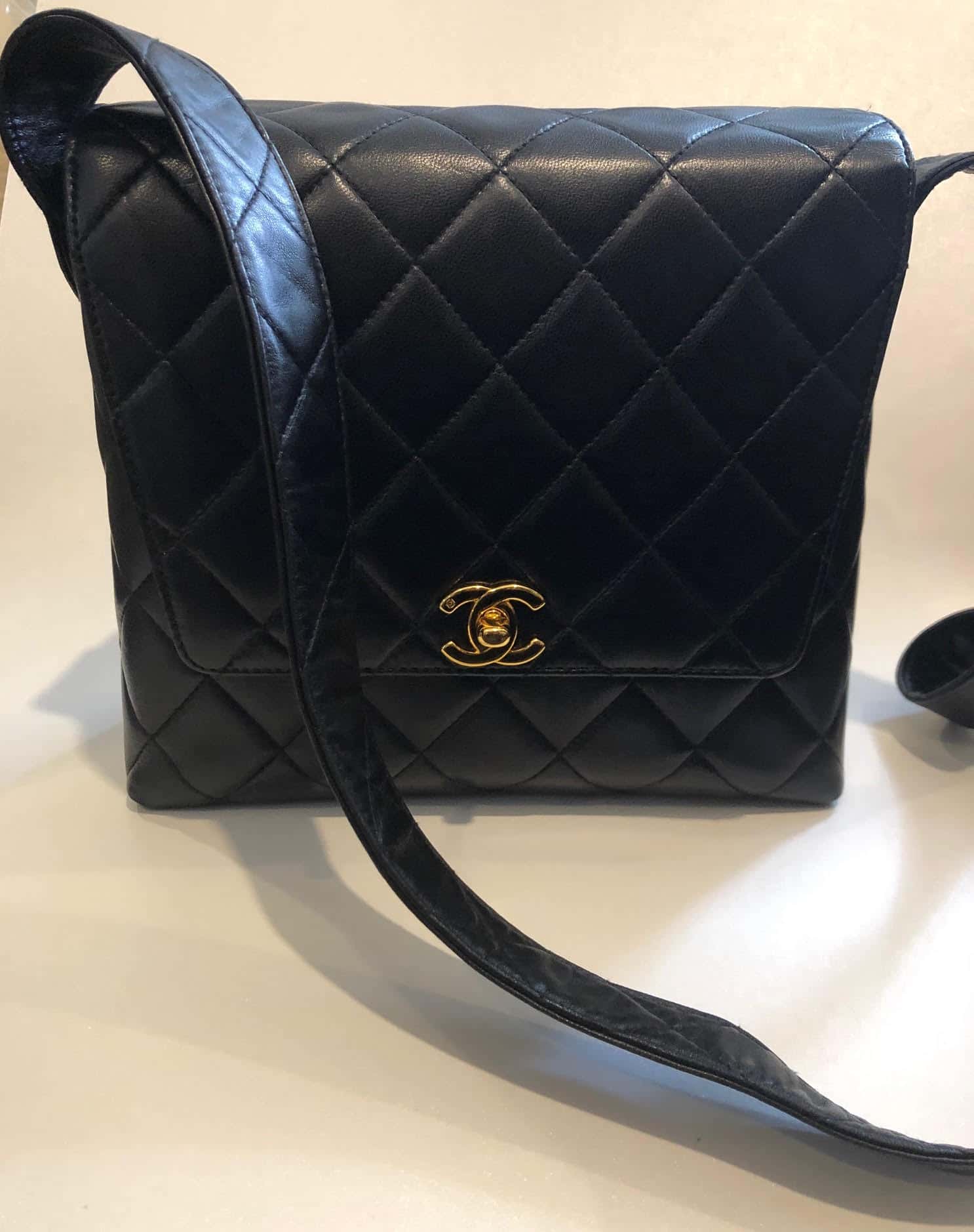 CHANEL Black Lambskin Leather Strap Shoulder Bag - Image 3