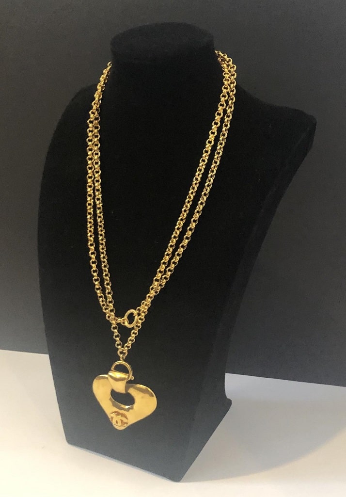 CHANEL Large CC Heart Pendant Chain Necklace 1993 - Image 4