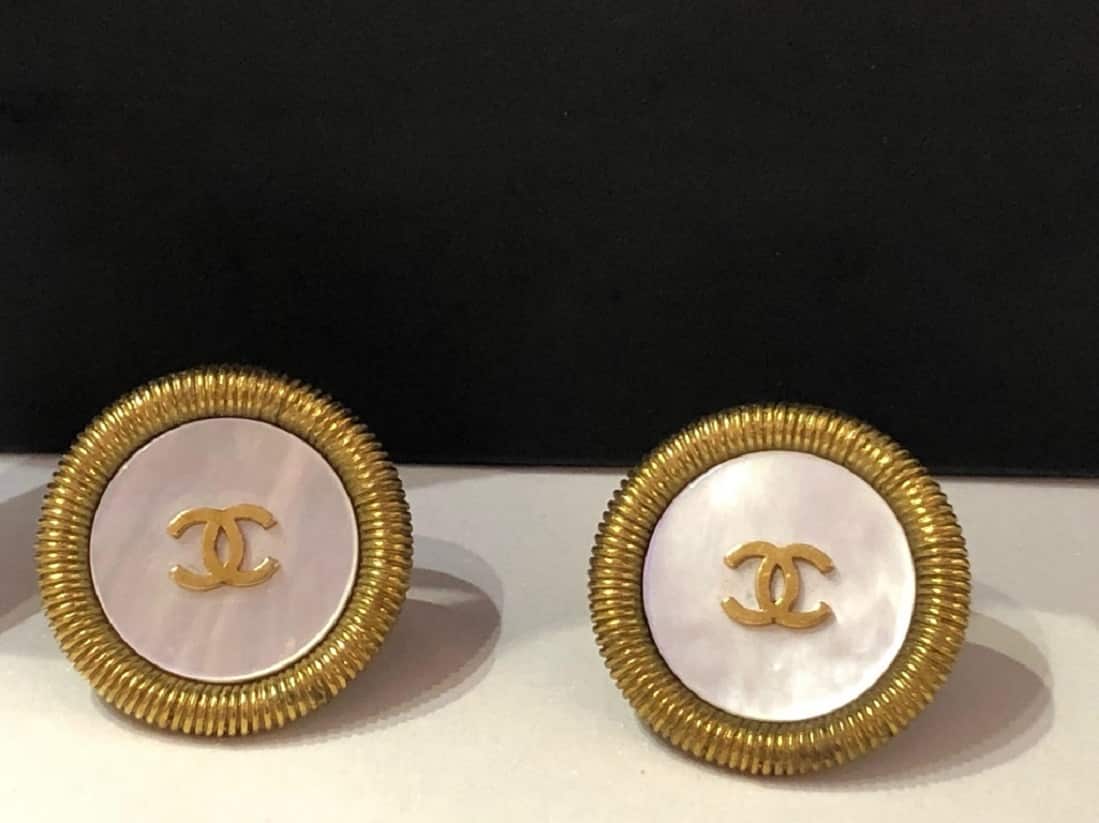 CHANEL 1994 CC Logo Gold Chiseled Button Earrings Mother Of Pearl - Image 2