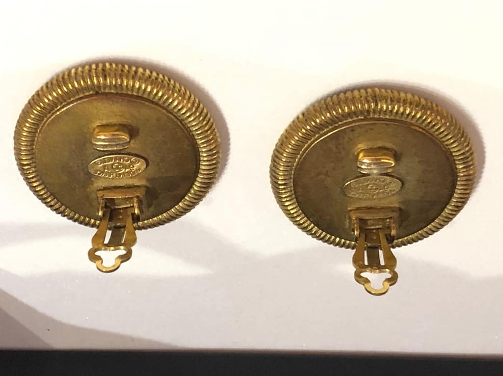 CHANEL 1994 CC Logo Gold Chiseled Button Earrings Mother Of Pearl - Image 7