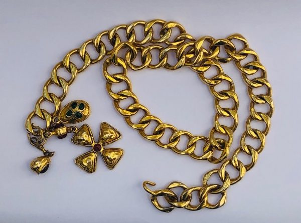 CHANEL Belt Gold Chain Links Gripoix Charms Circa 1970-80s - Image 2