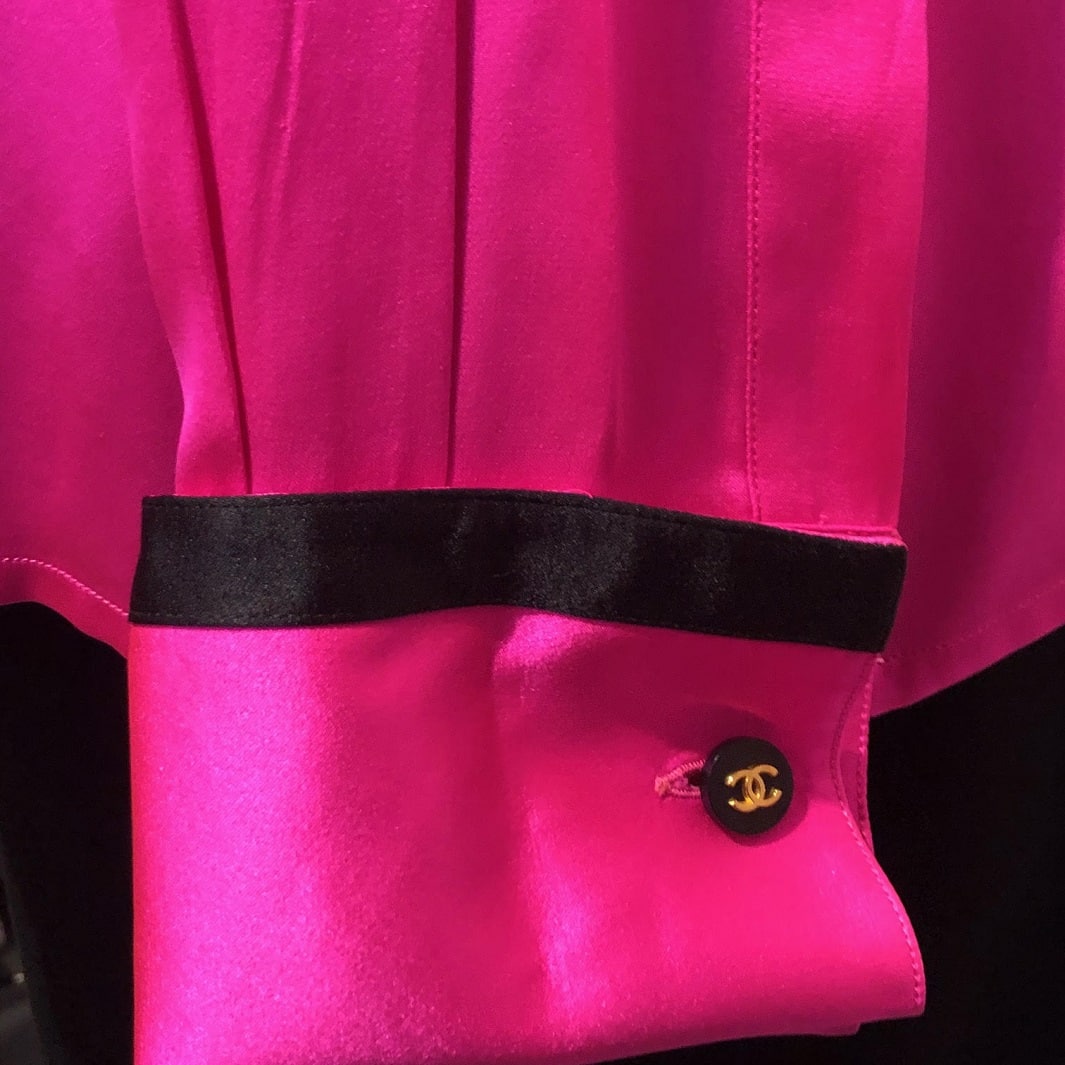 CHANEL Silk Shirt CC Logo Cufflinks Fuchsia-Black 1990's - Image 7