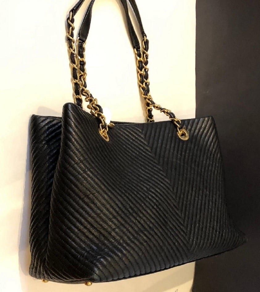 CHANEL Black Chevron CC Logo Shopping Tote Shoulder Handbag Gold Hardware PRISTINE CONDITION - Image 4