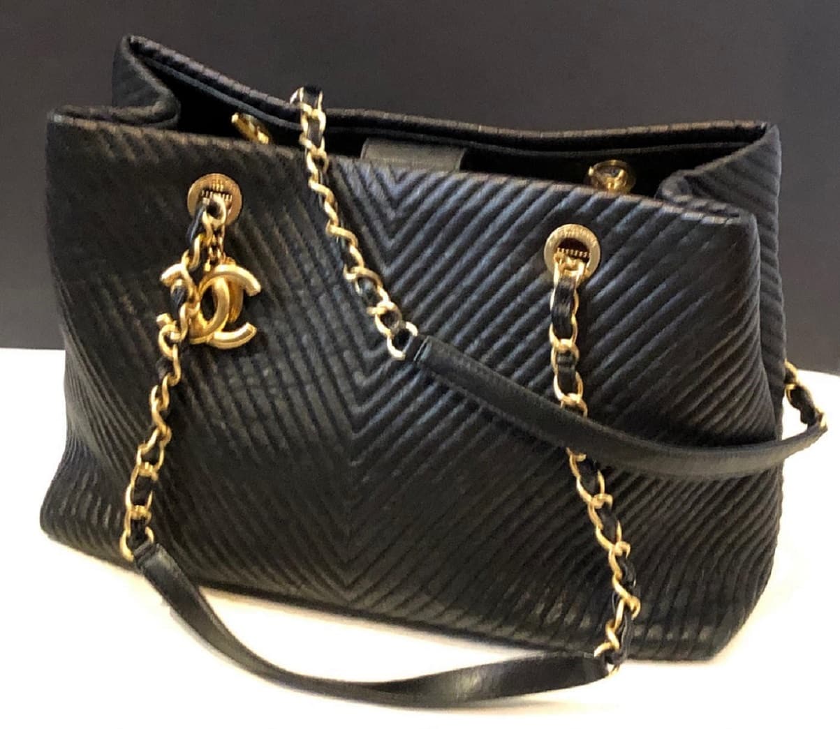 CHANEL Black Chevron CC Logo Shopping Tote Shoulder Handbag Gold Hardware PRISTINE CONDITION - Image 2