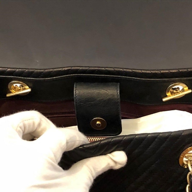 CHANEL Black Chevron CC Logo Shopping Tote Shoulder Handbag Gold Hardware PRISTINE CONDITION - Image 6