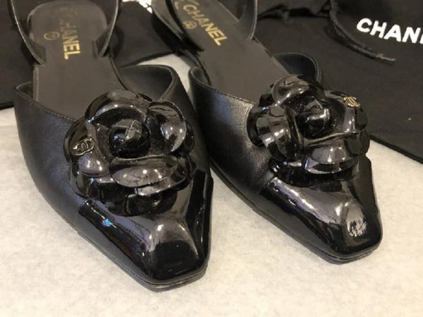 chanel black slingbacks sandals camellia flower black leather and patent shoes