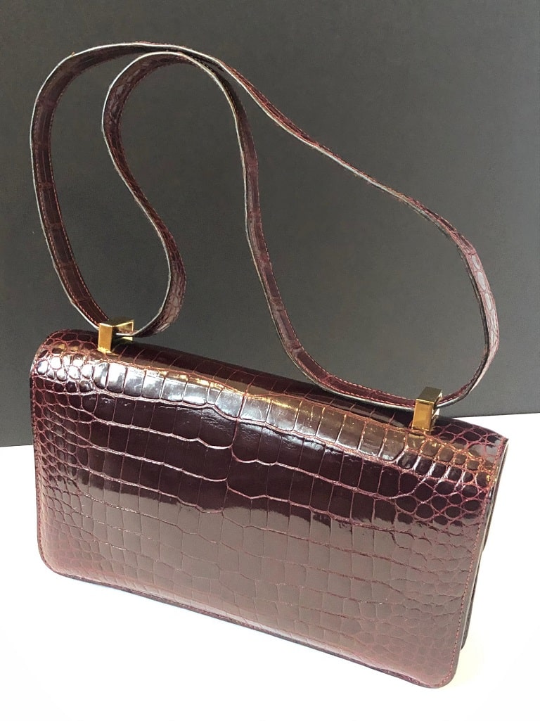 HERMÈS Burgundy Red Crocodile Vintage Bag Round Gold Clasp - Image 7