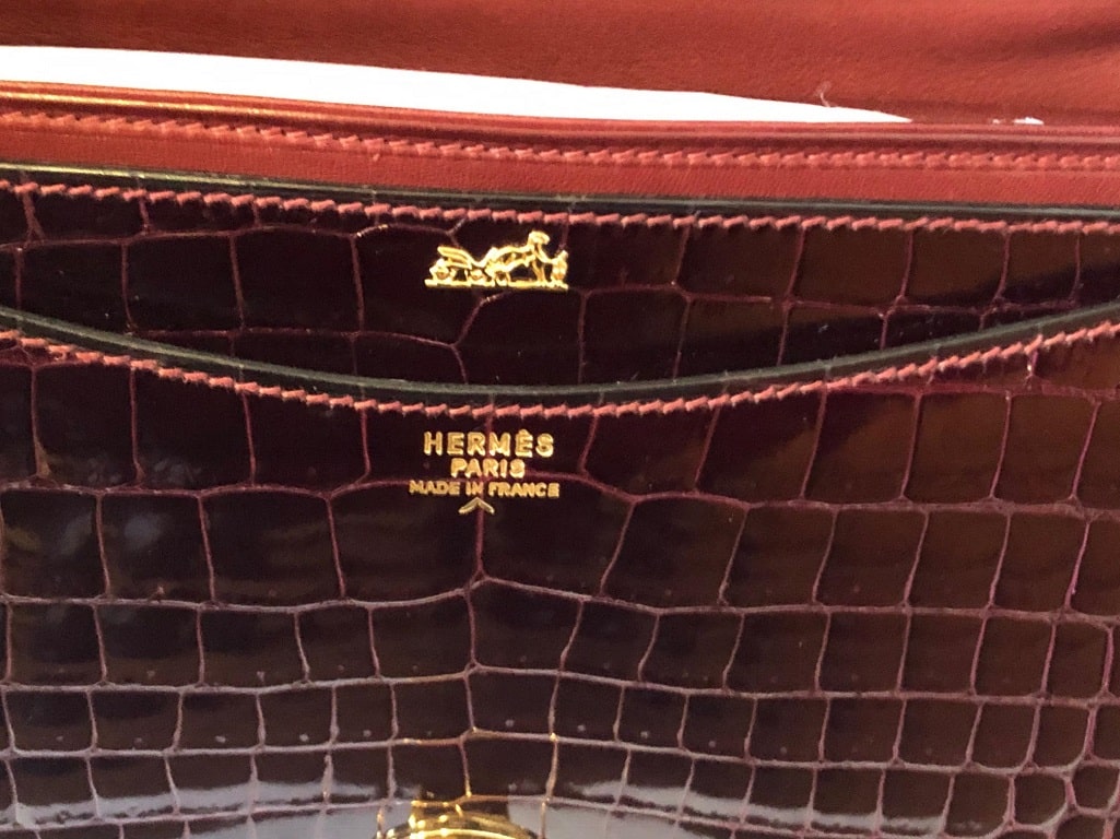 HERMÈS Burgundy Red Crocodile Vintage Bag Round Gold Clasp - Image 9