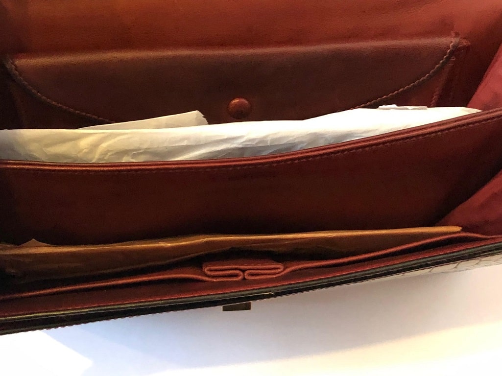 HERMÈS Burgundy Red Crocodile Vintage Bag Round Gold Clasp - Image 12