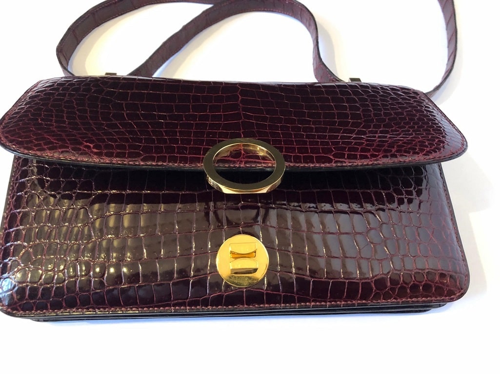 HERMÈS Burgundy Red Crocodile Vintage Bag Round Gold Clasp - Image 6